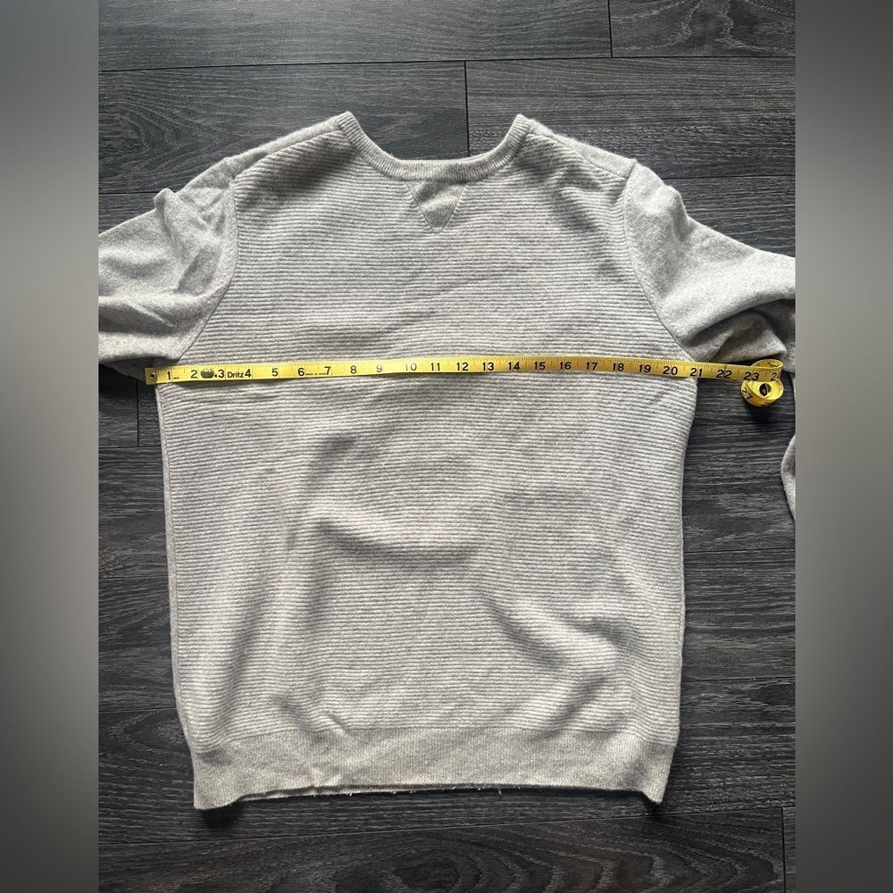 Men’s 2-ply 100% cashmere grey crewneck sweater - Picture 2 of 5